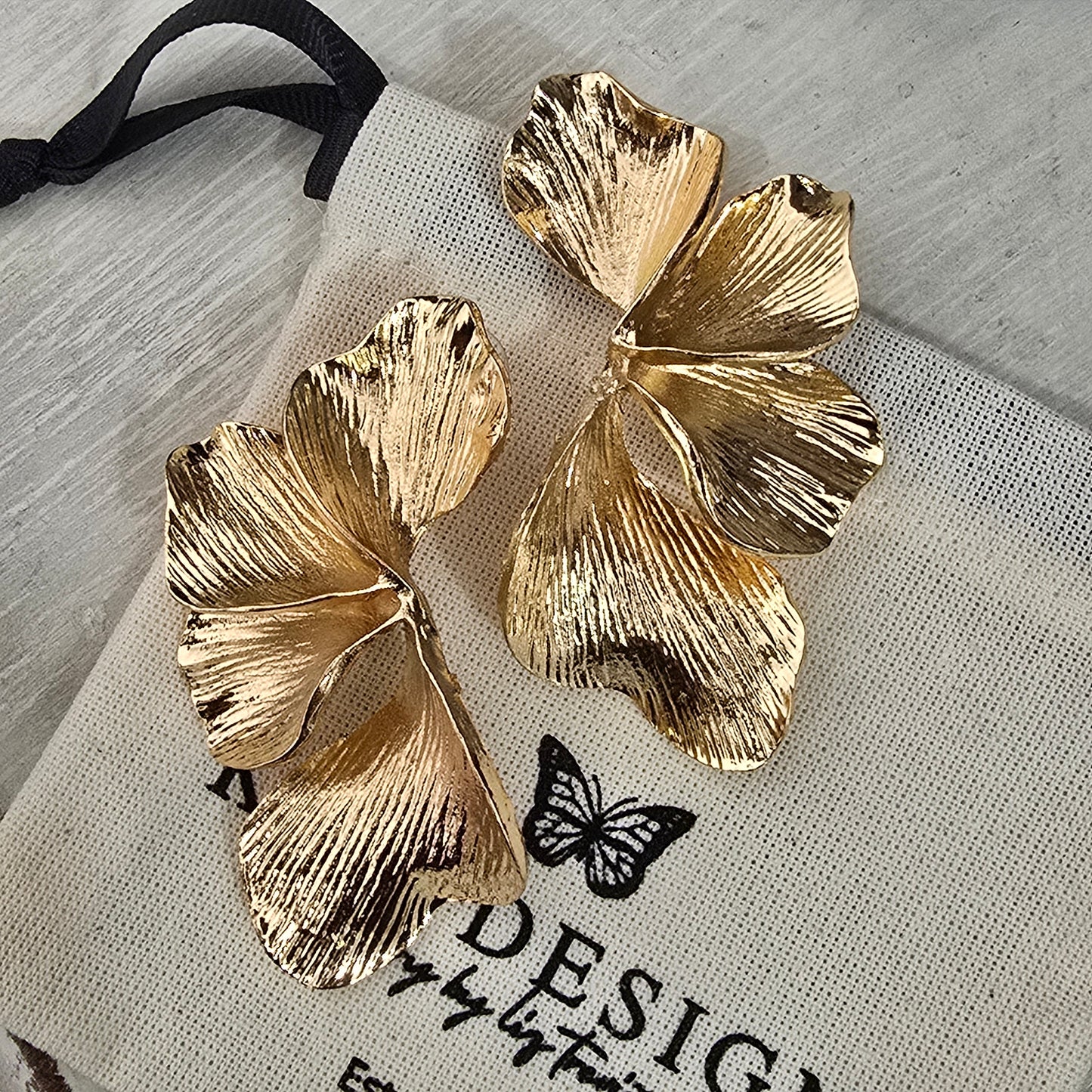 Aretes semiflor dorada