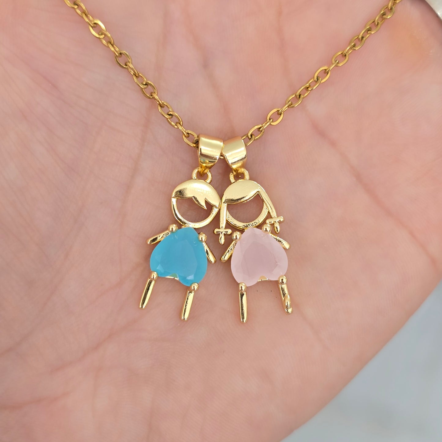 Cadena dos niños de corazon