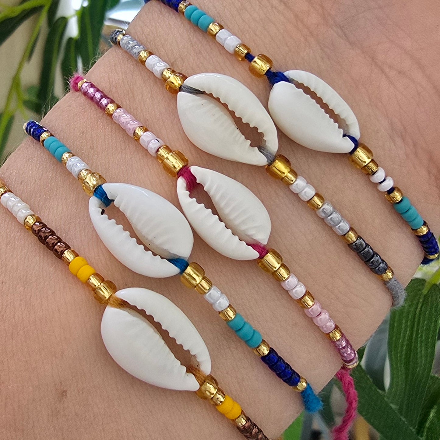 Pulseras de conchita ajustables