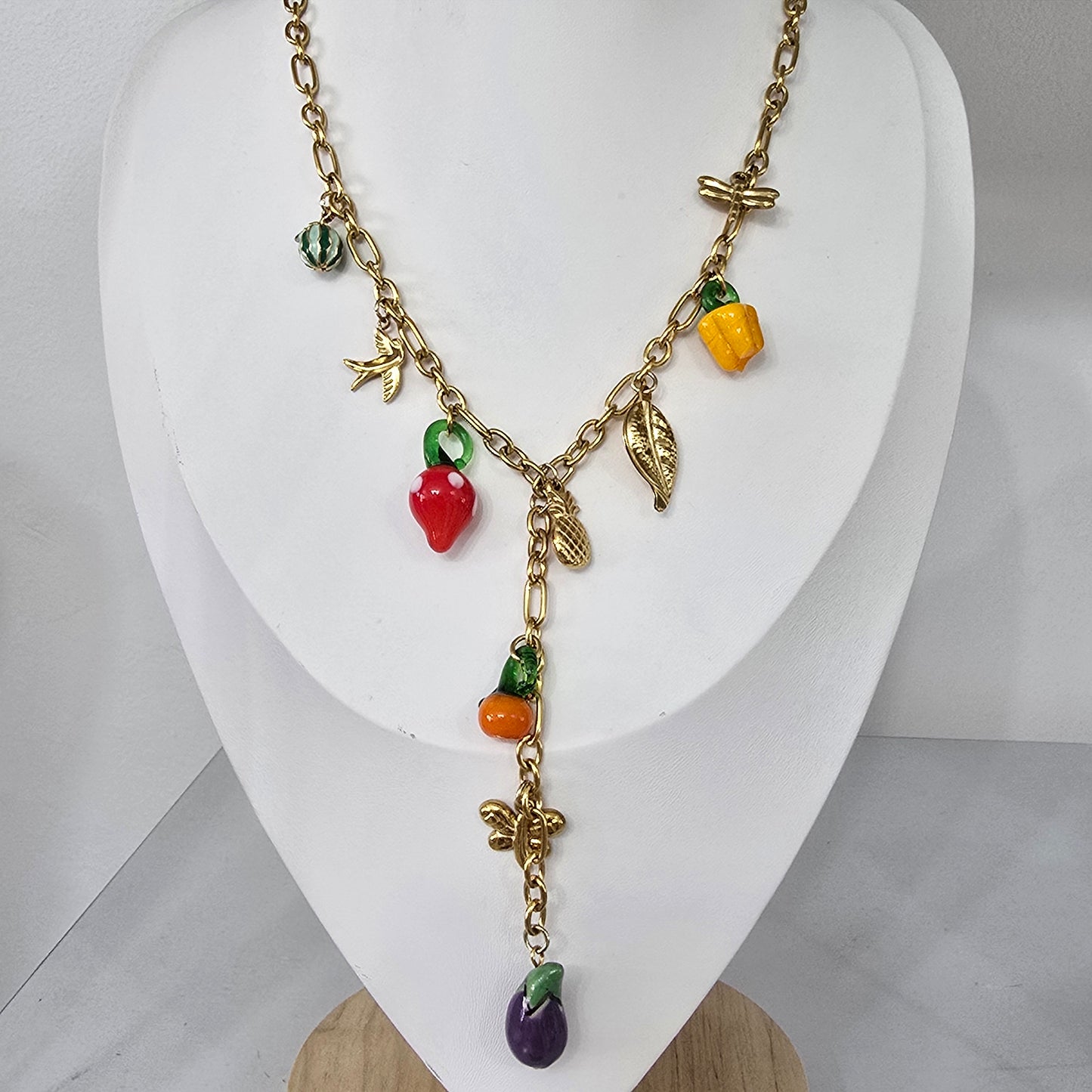 Collar corbatin frutal