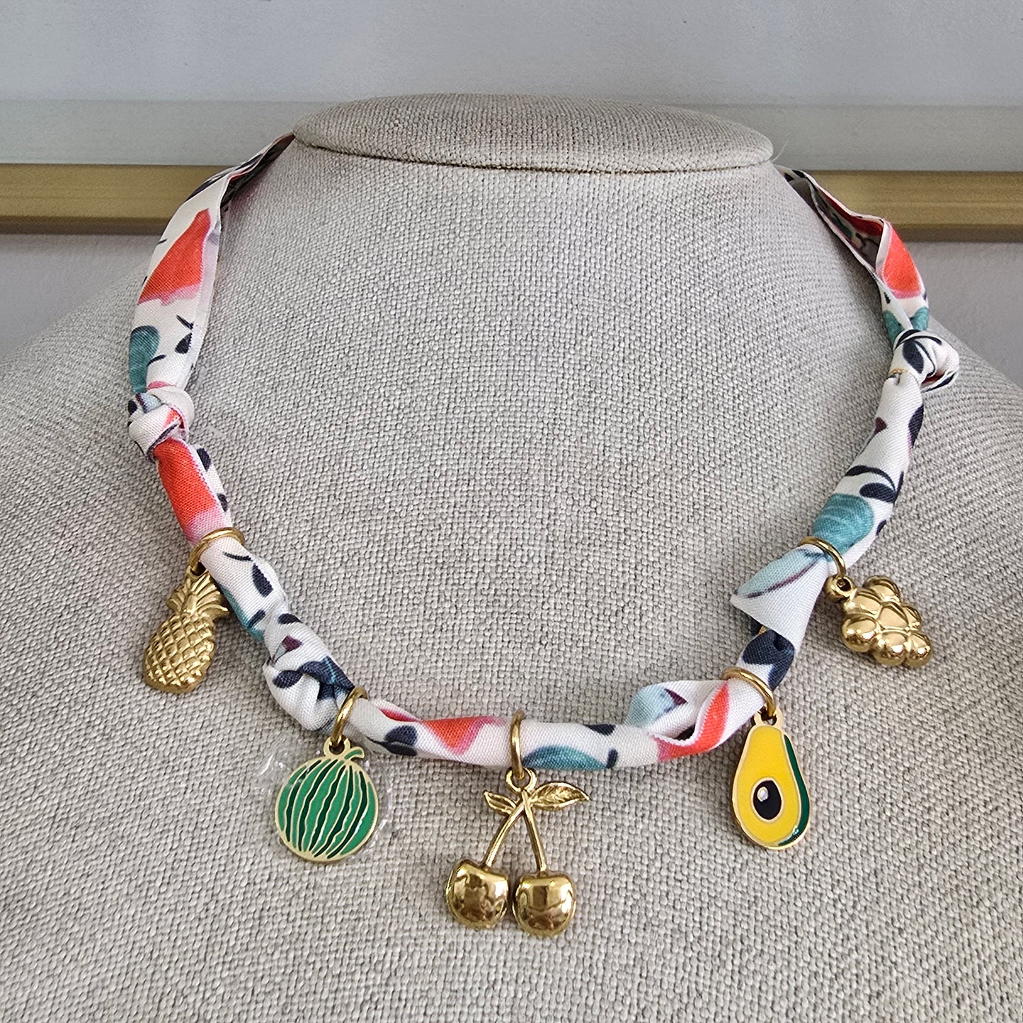 Collar listo aguacate