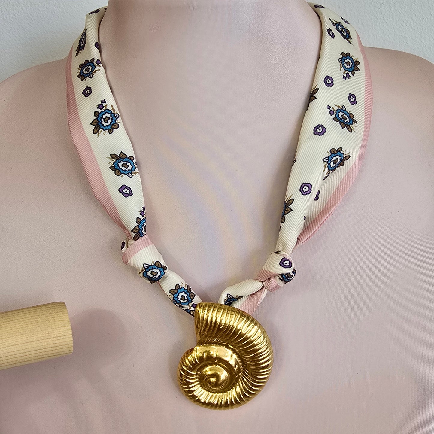 Collar liston rosa caracol