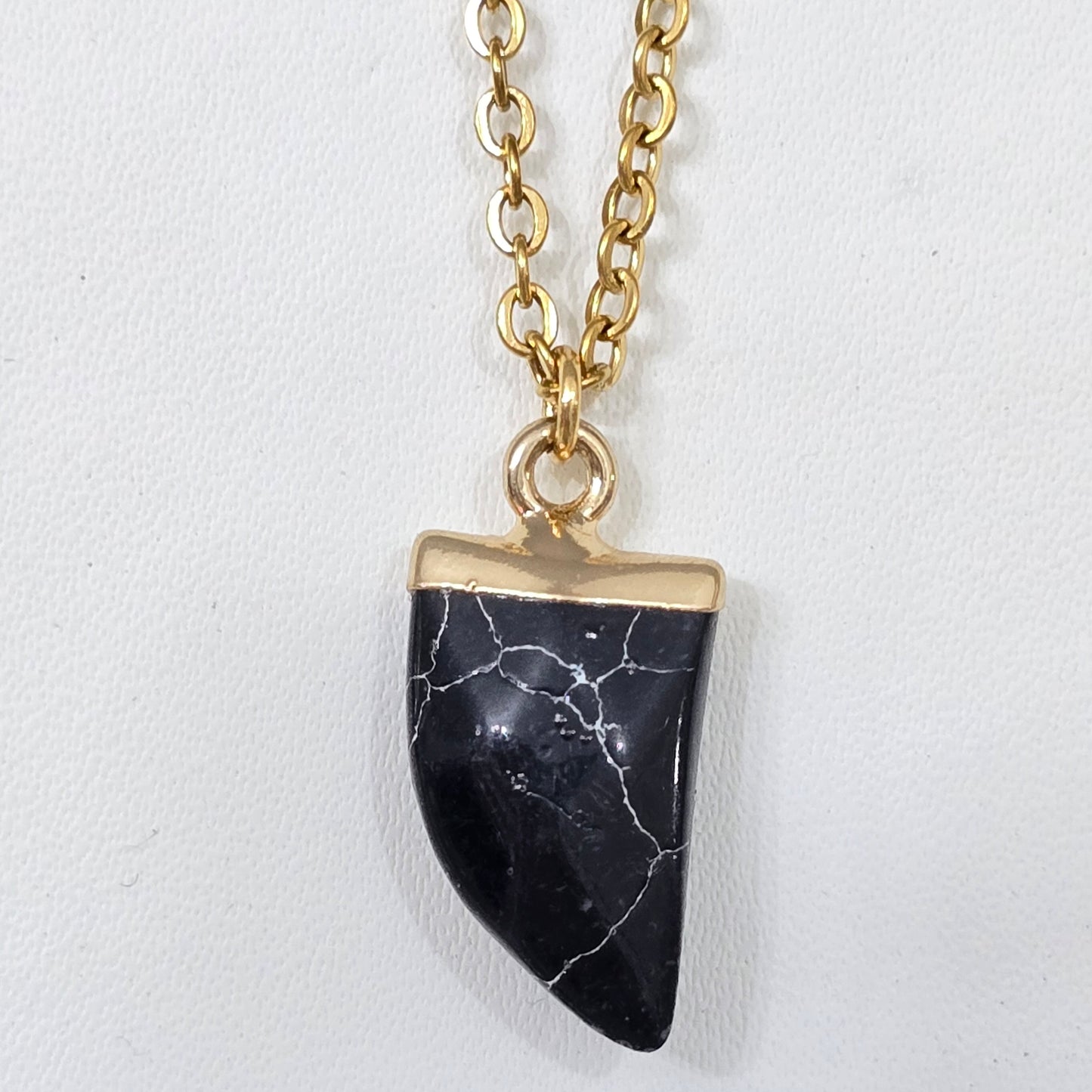 Cadena colmillo obsidiana