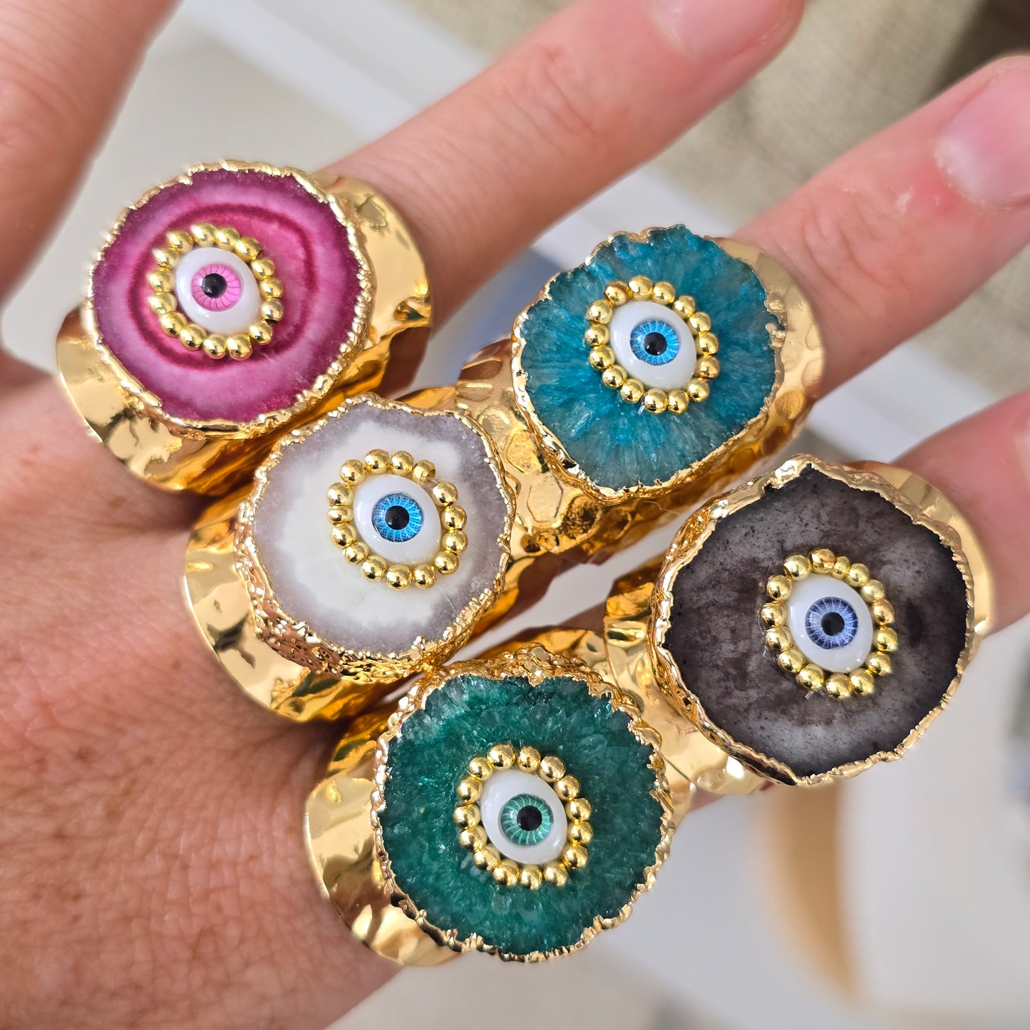 Anillos de cuarzo y ojitos