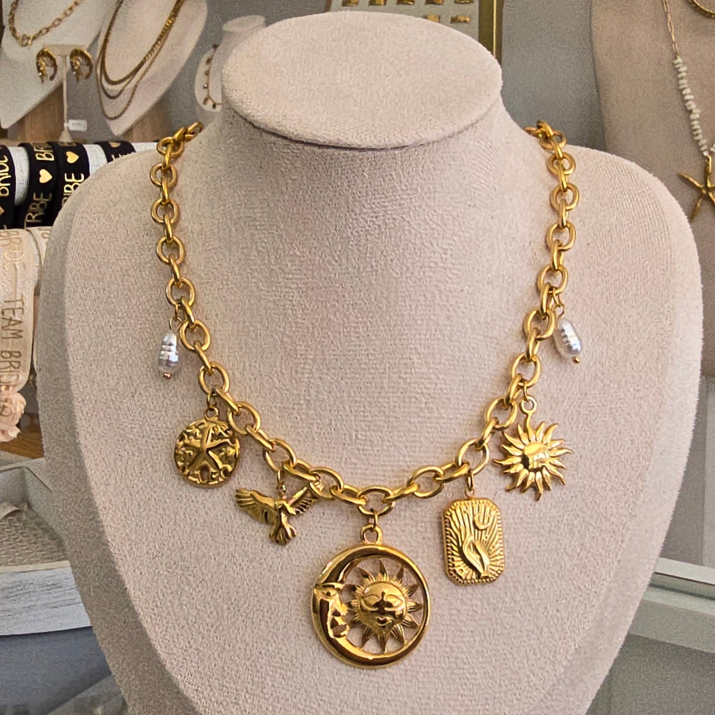 Collar multicharms sol y luna