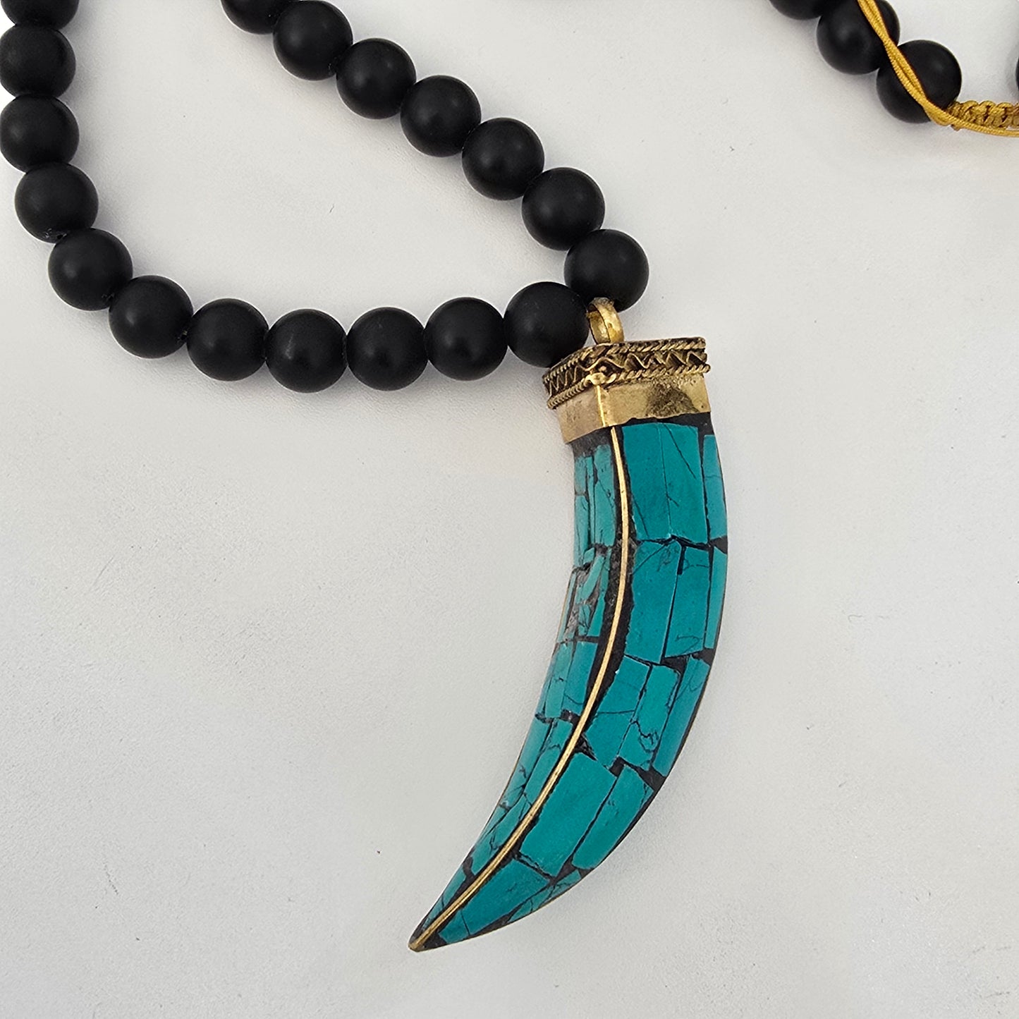 Collar colmillo aqua tibetano