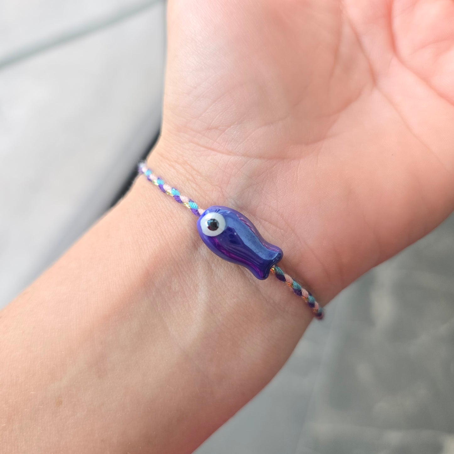 Pulsera de pescado azul en ceramica