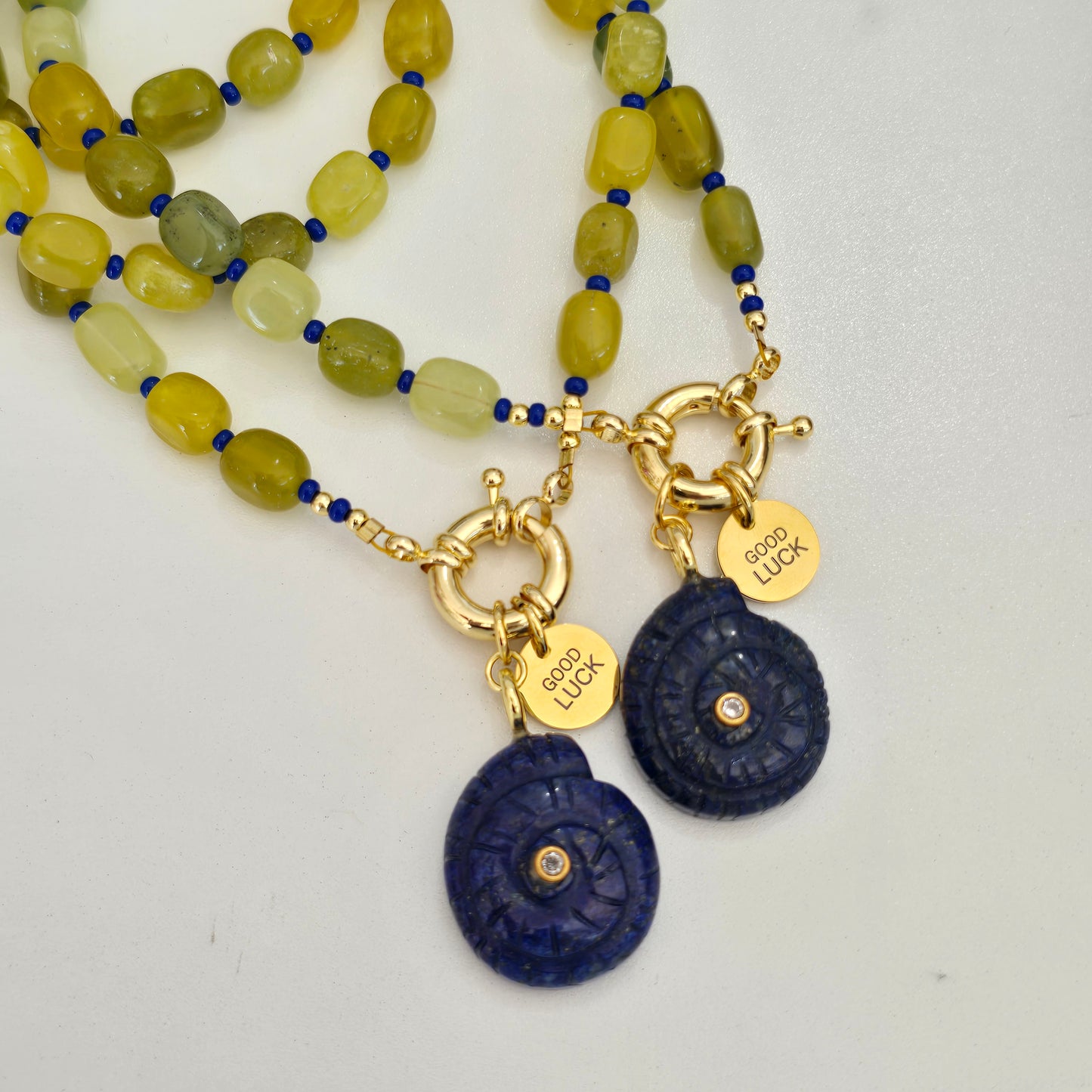 Collar natural caracol azul