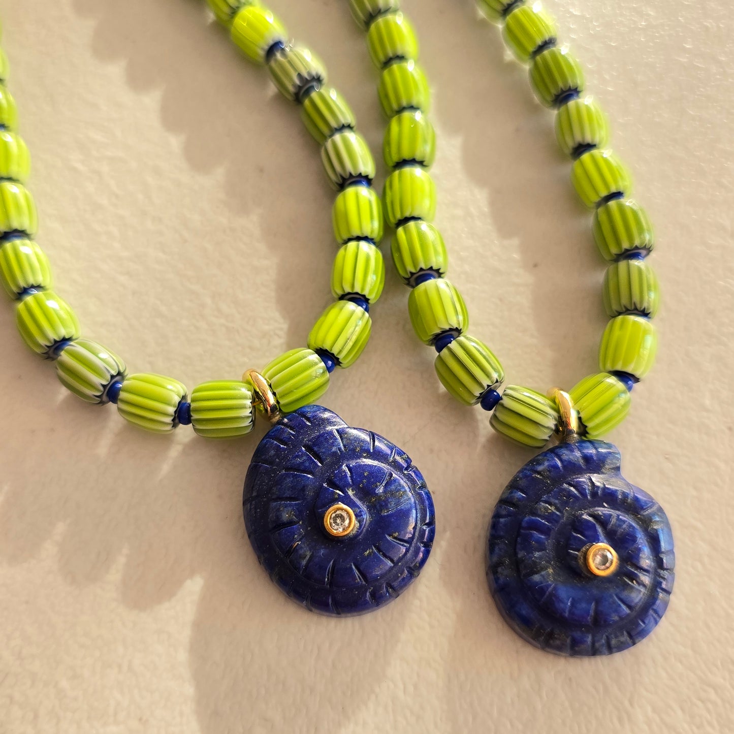 Collar caracol azul