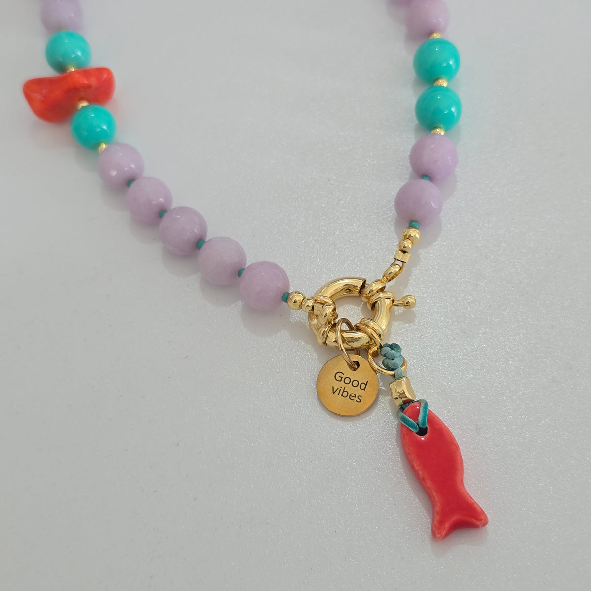 Collar lila pez naranja
