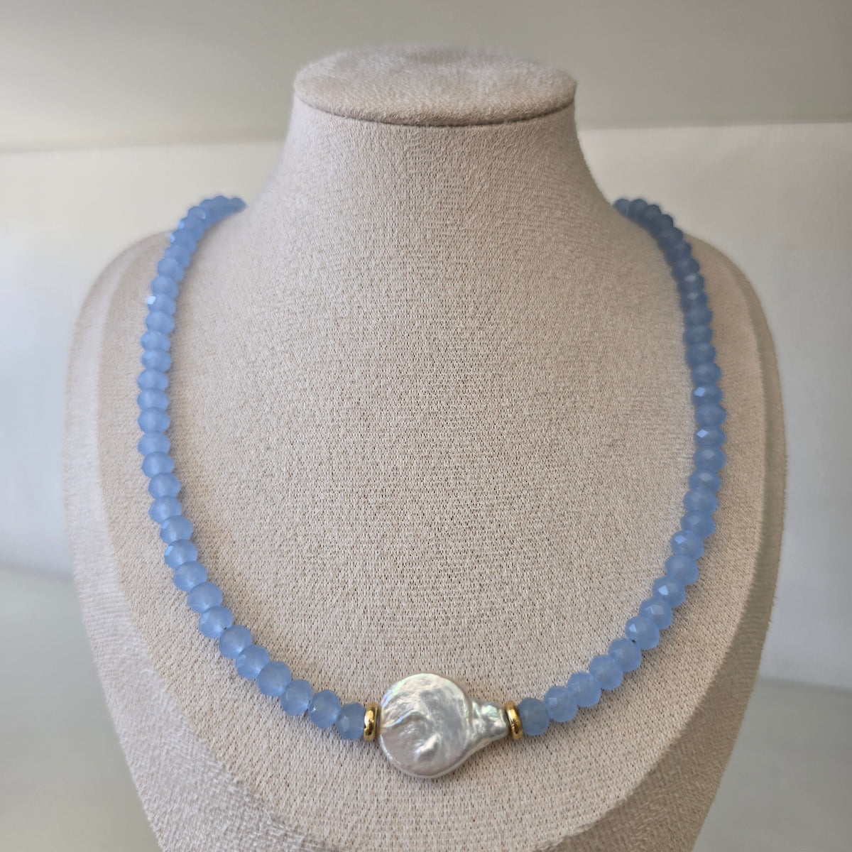Collar de perla barroca con cristal baby blue