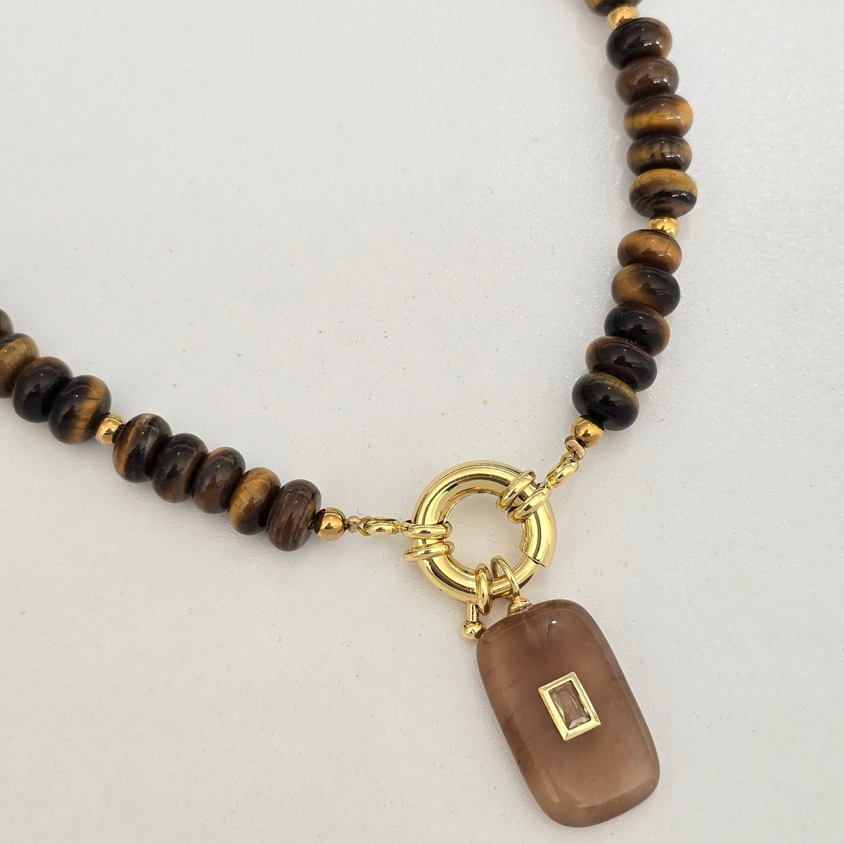 Collar ojo de tigre y broche