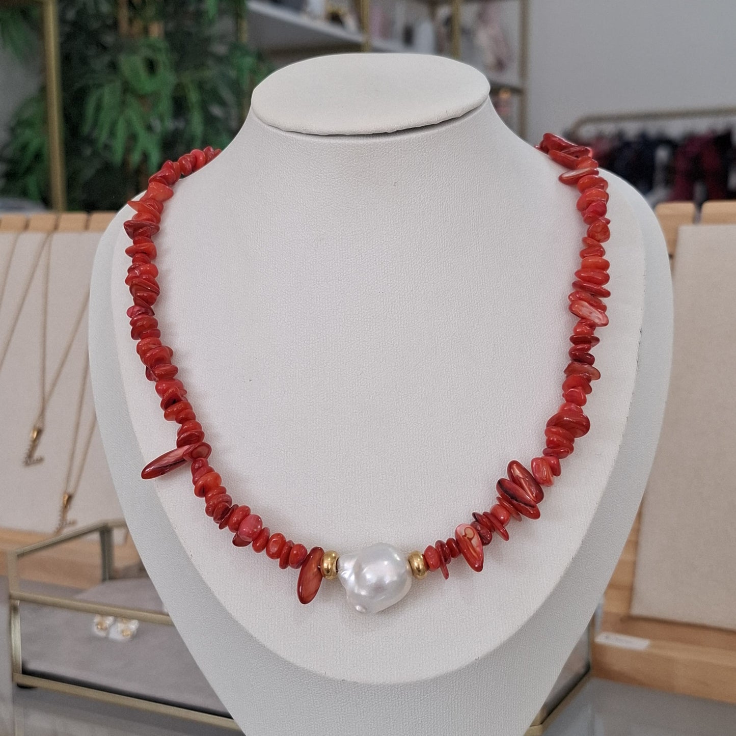 Collar concha roja y perla barroca