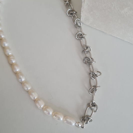 HALF PERLS AND SILVER CHAIN