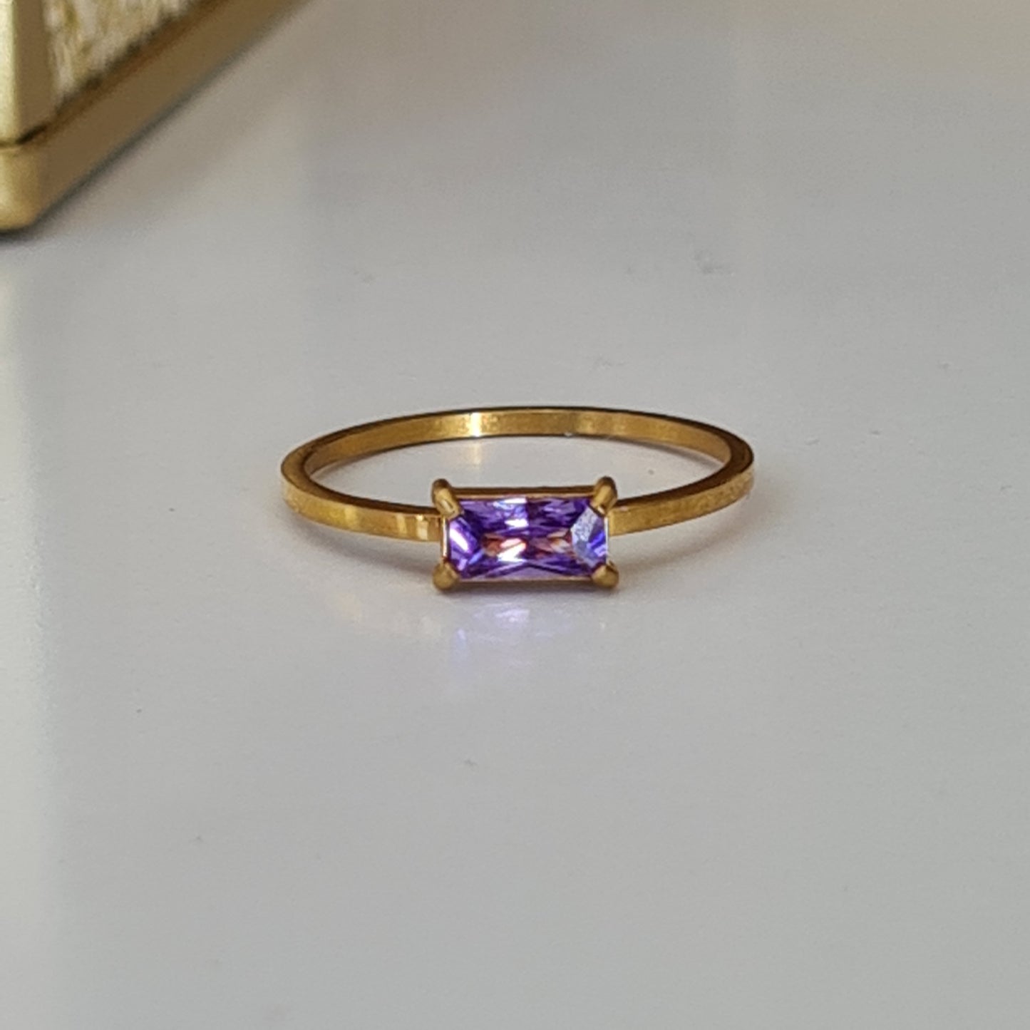 Anillo zirconia morada