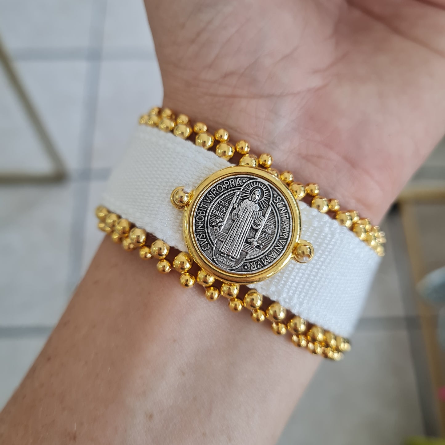 Pulsera San Benito Blanca