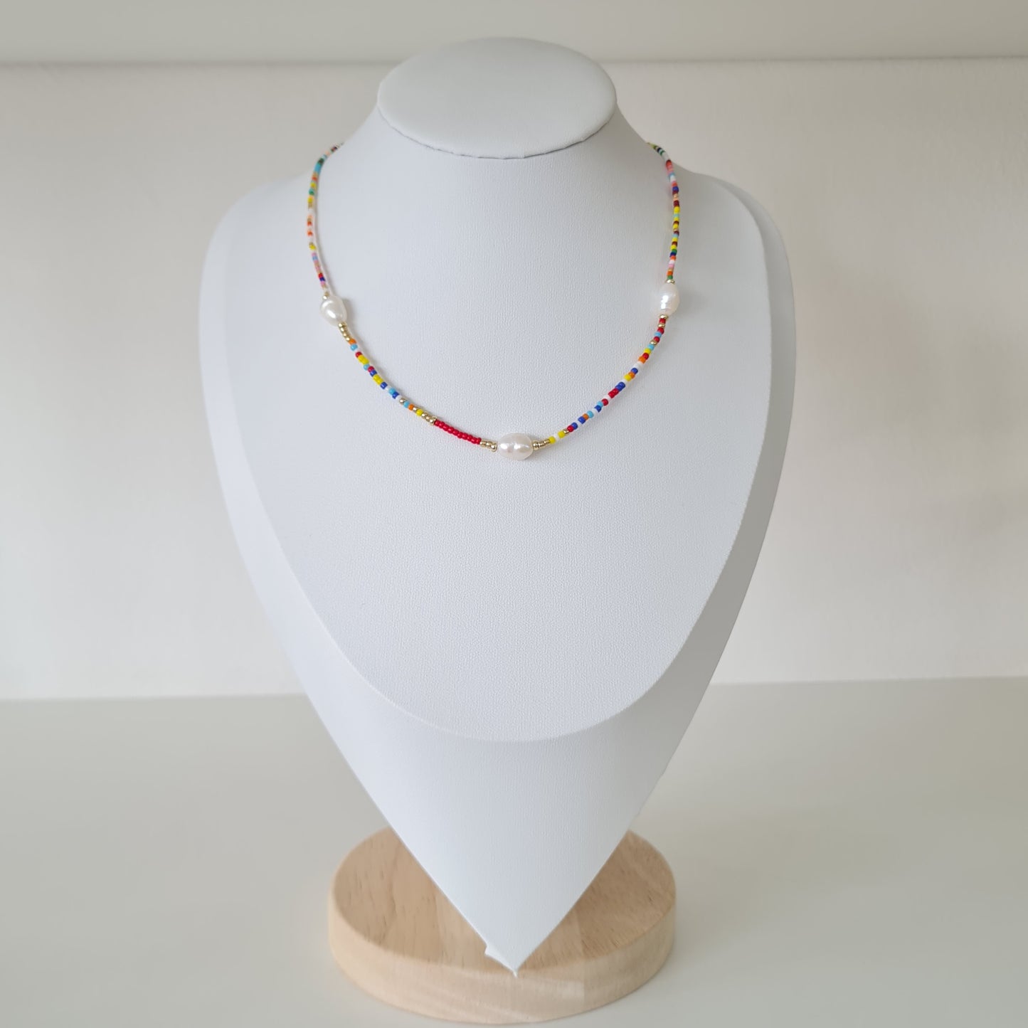 Collar colores con perlas de rio