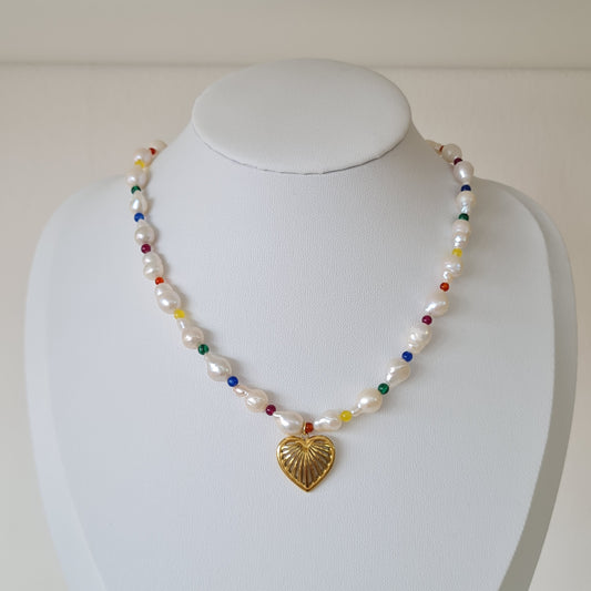 Collar colores y perlas de corazon