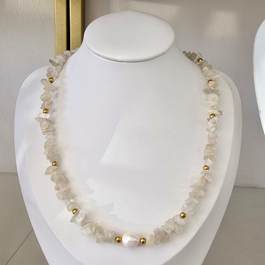 Collar cuarzo y perla tono blanco
