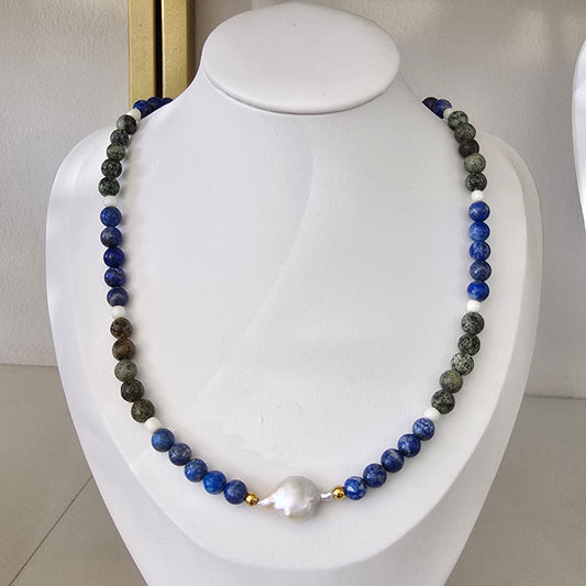 Collar perla barroca tono azul
