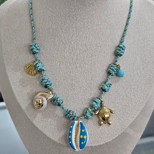 Collar enudado aqua de conchas