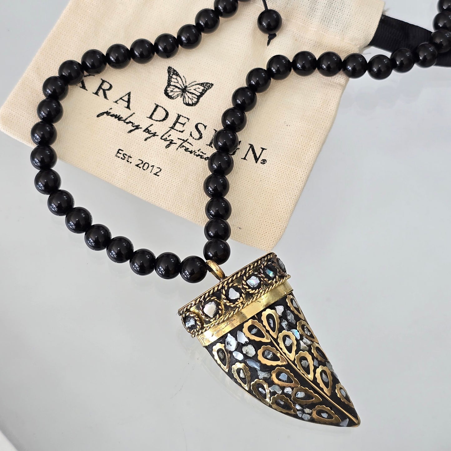 Collar colmillo blanco tibetano