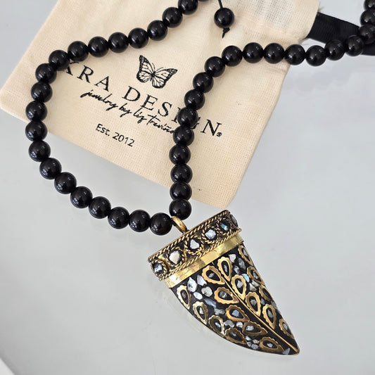 Collar colmillo blanco tibetano