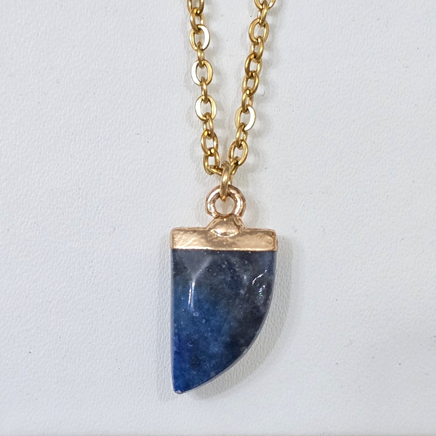 Cadena colmillo lapizlazuli