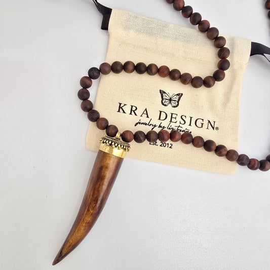 Colmillo cafe en ojo de tigre