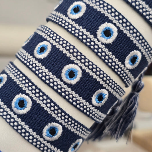 Pulsera tejida de ojitos azul