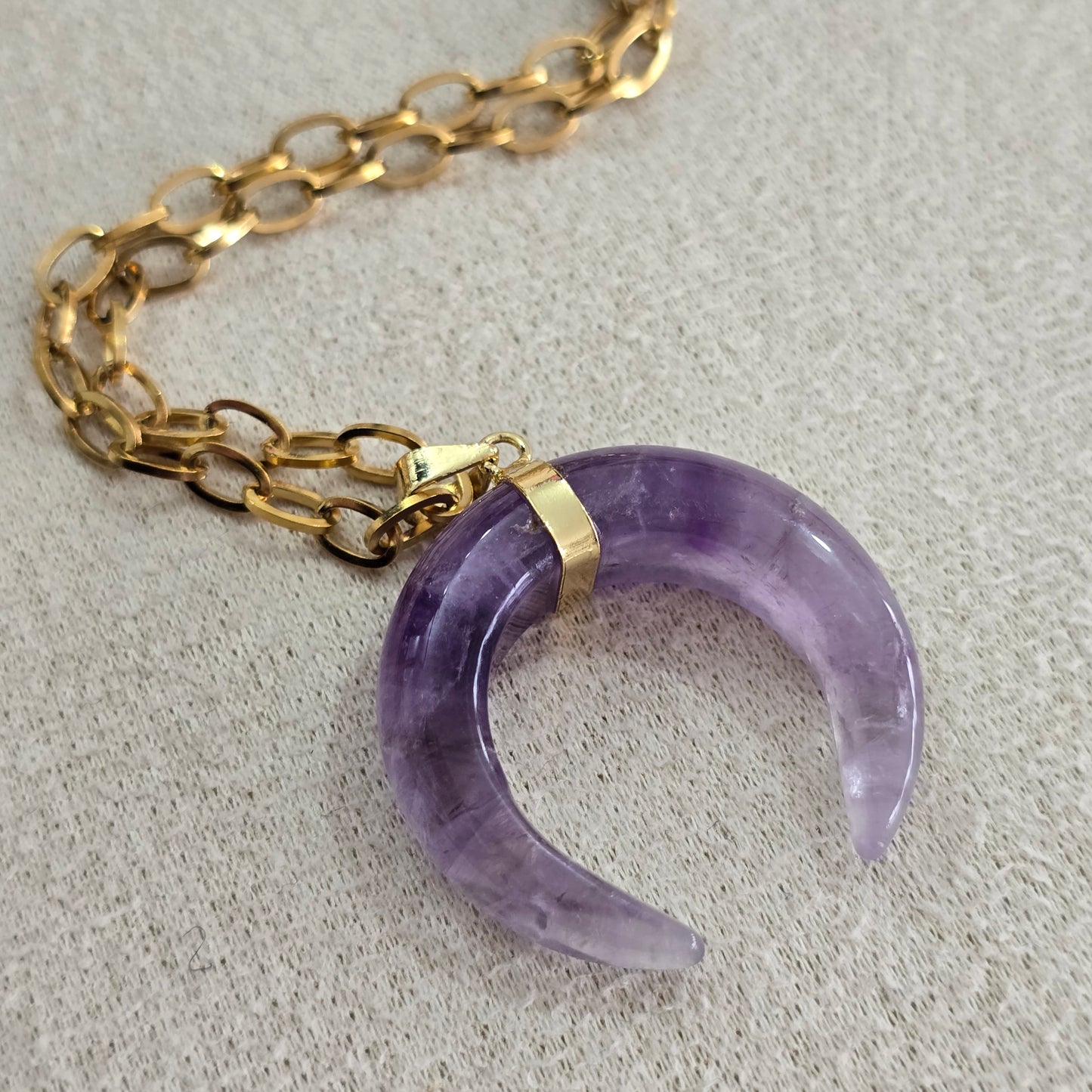 Cadena larga media luna amatista