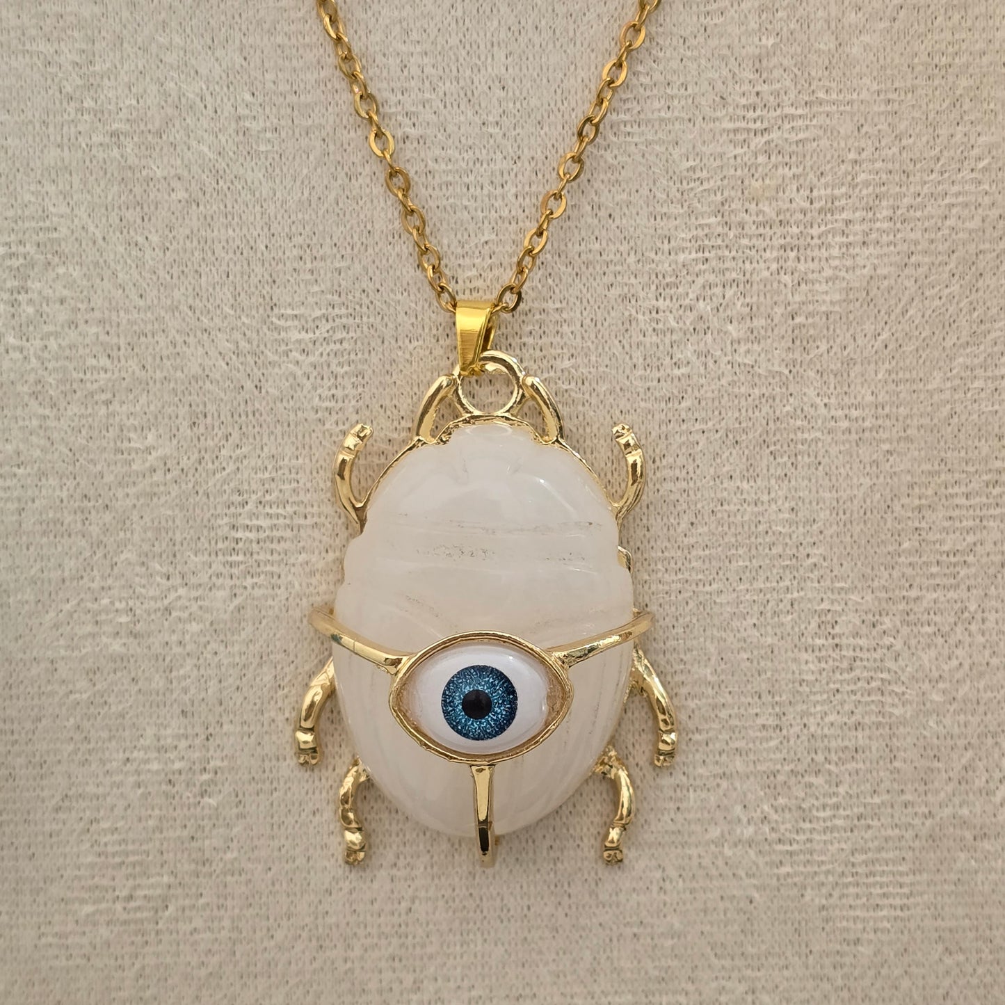 Escarabajo cuarzo blanco