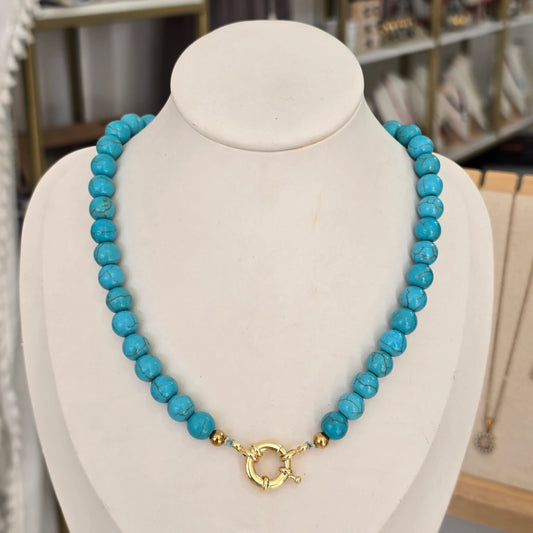 Collar broche marinero piedra howlita