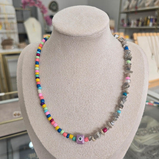 Collar concha y ojito morado