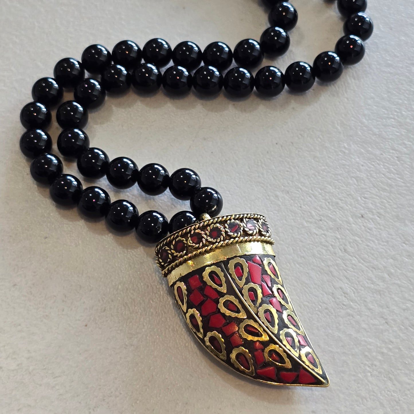 Collar cuerno rojo tibetano