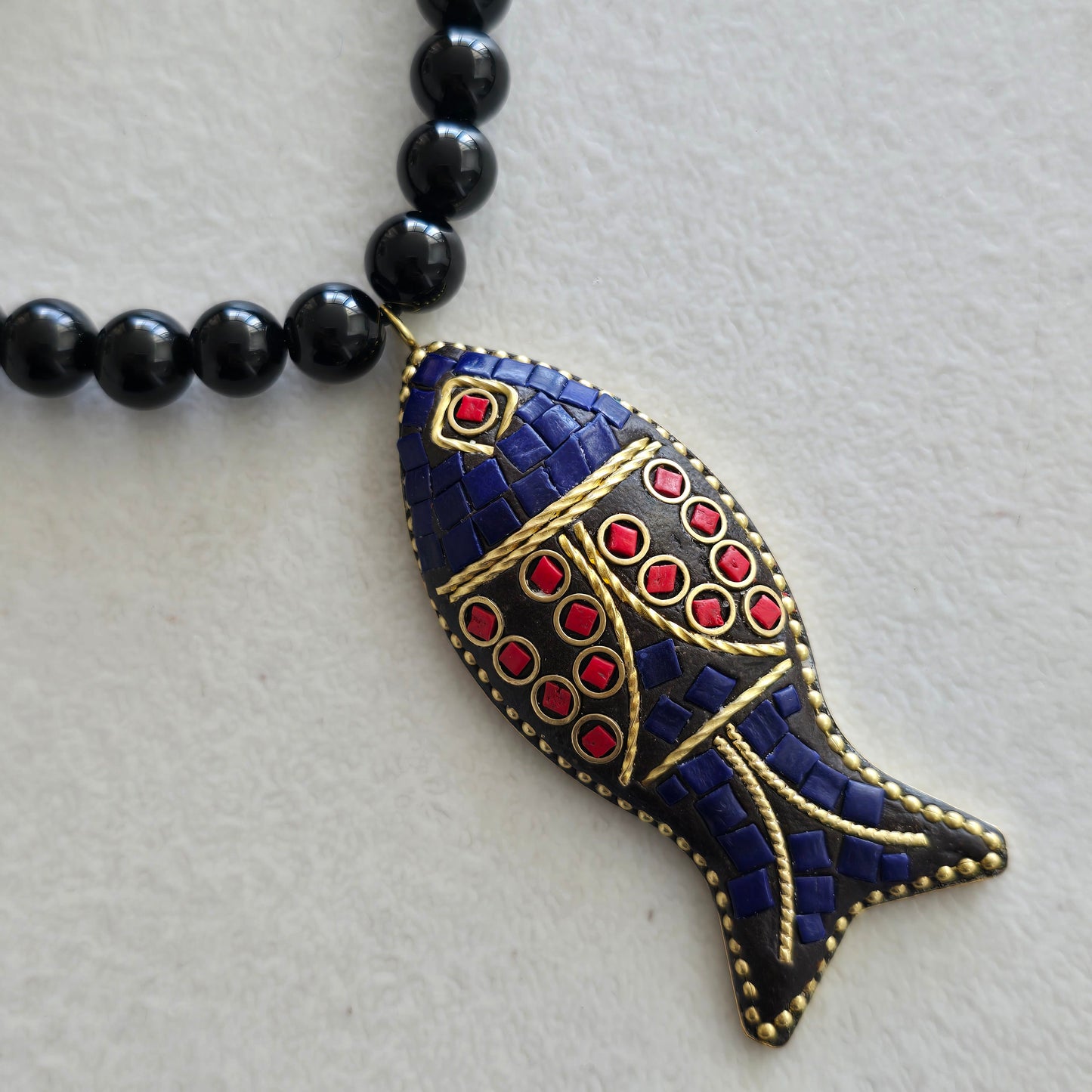 Pescado azul en piedra onix