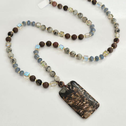 Collar en cuadro de piedra natural