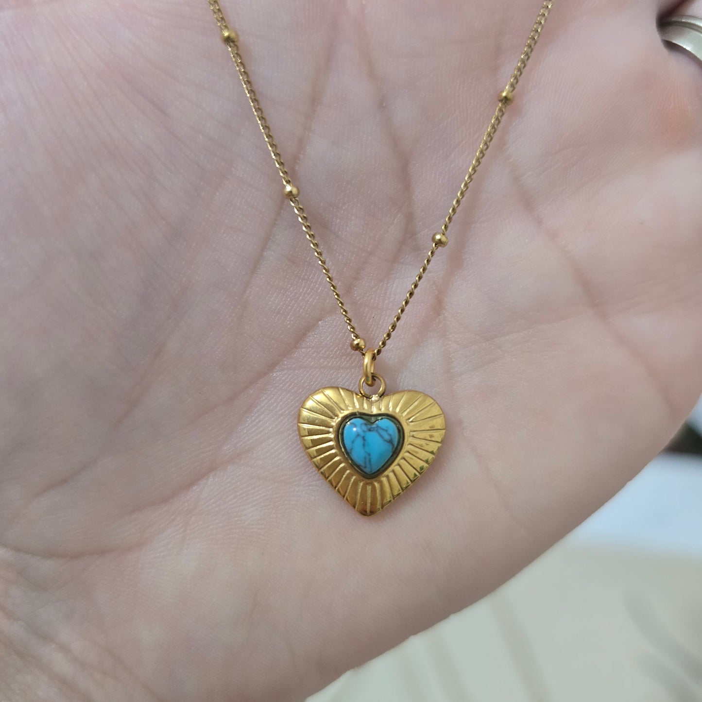 Cadena corazon howlita