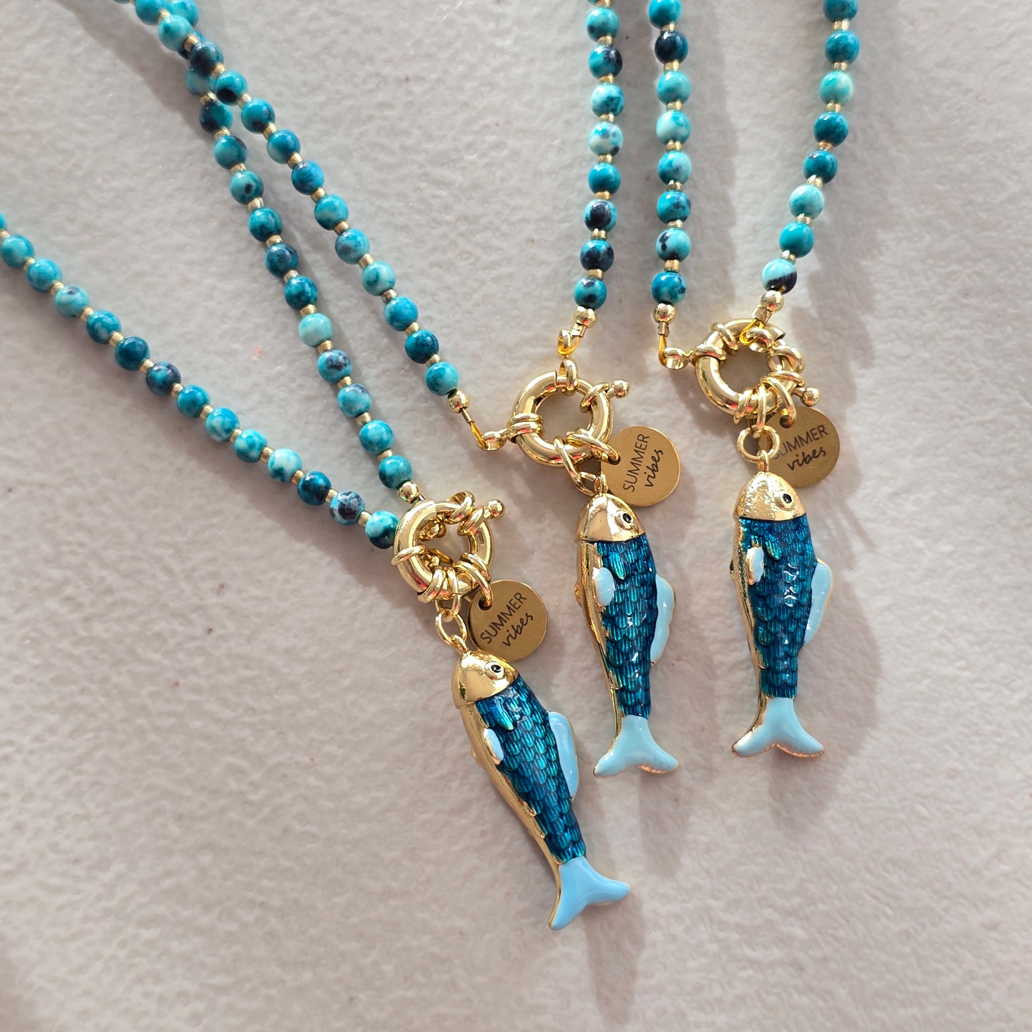 Collar pez azul con aqua