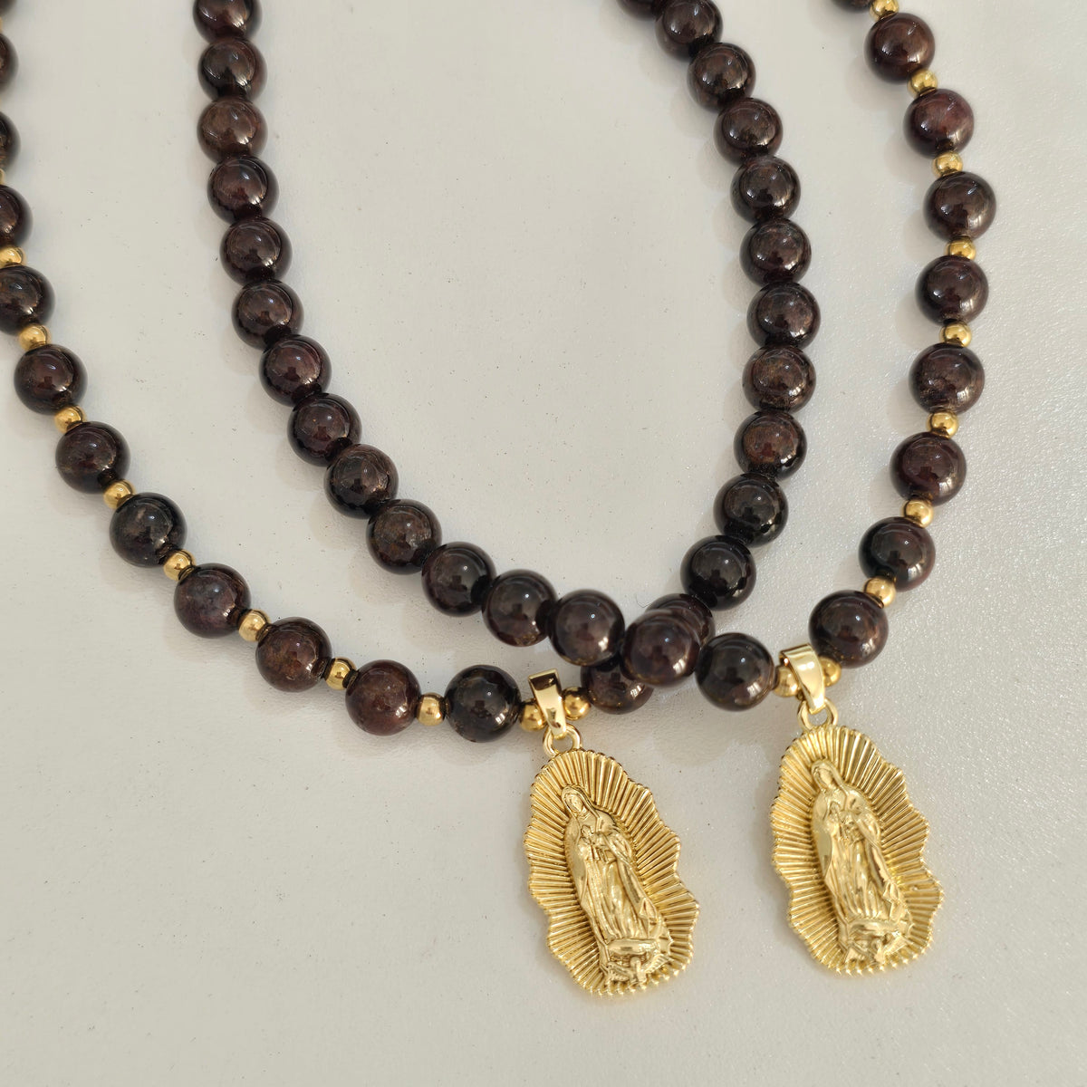 Collar virgen en GRANATE