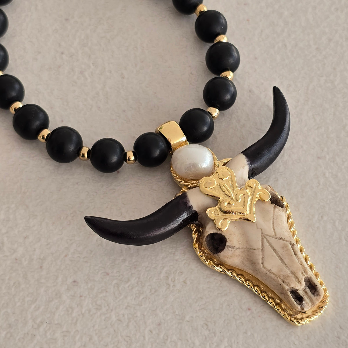 Collar toro negro