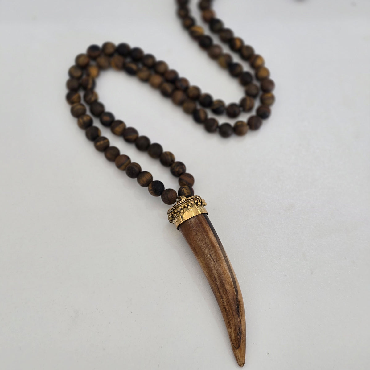 Collar colmillo hueso cafe