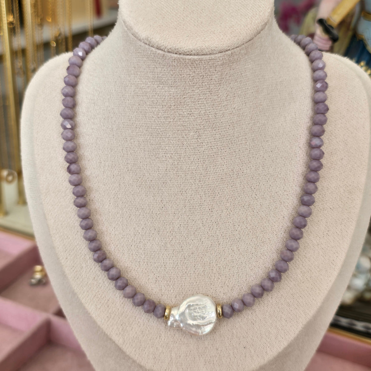 Collar perla barroca con cristal lila