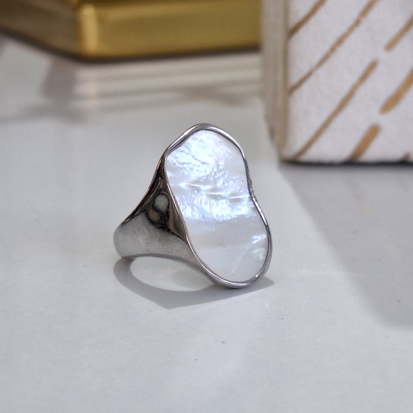 SILVER & CONCHA NACAR RING