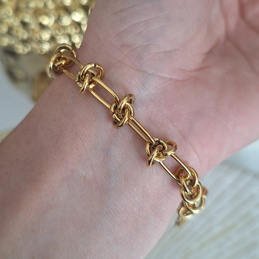 KNOT BRACELET