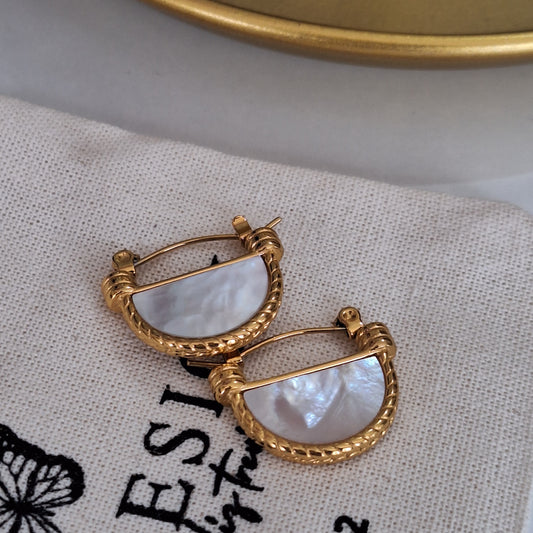 HALF CONCHA NACAR EARRINGS