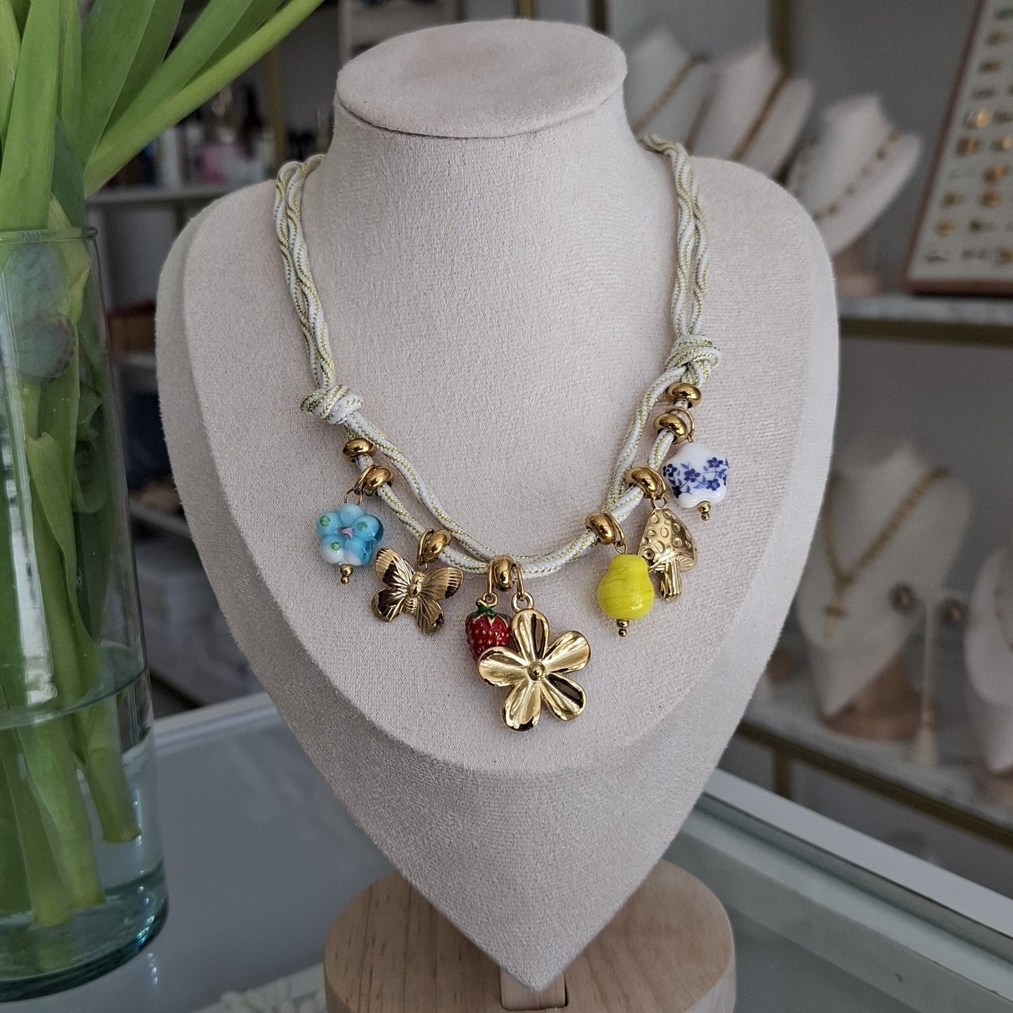 Collar flor liston blanco