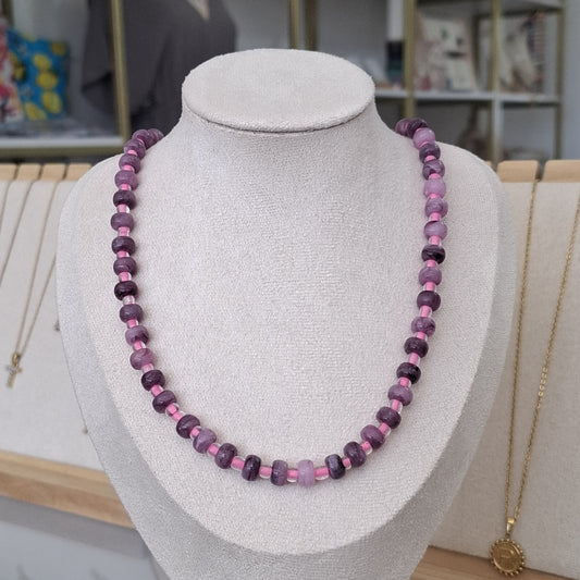 Collar resina morado