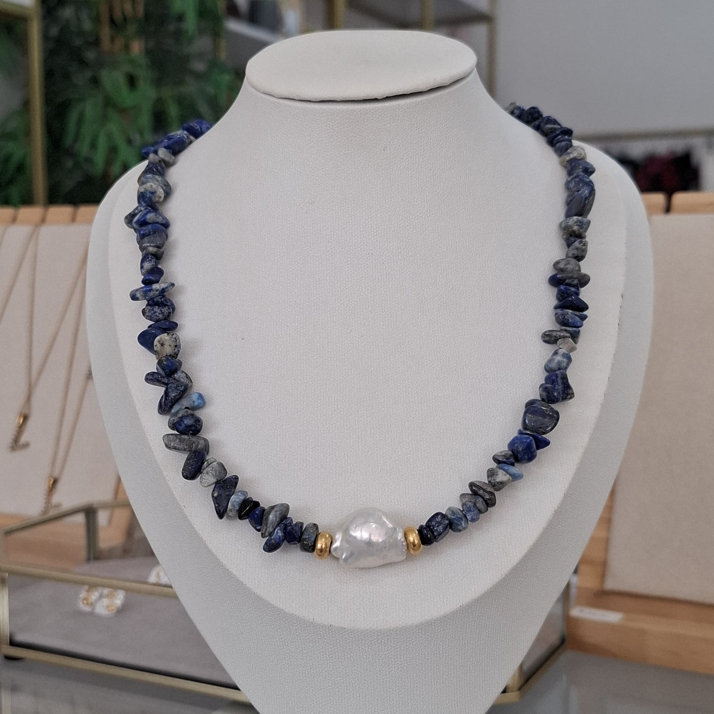 Collar lapislazuli y perla barroca