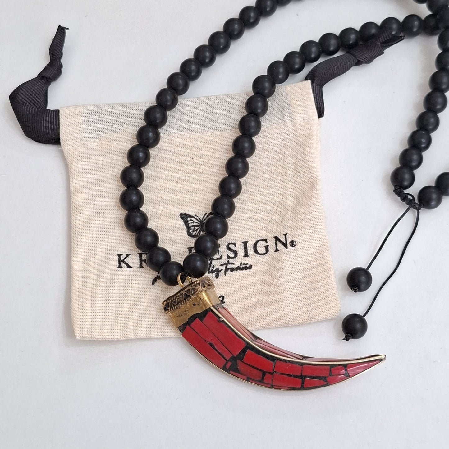 Collar colmillo tibetano rojo